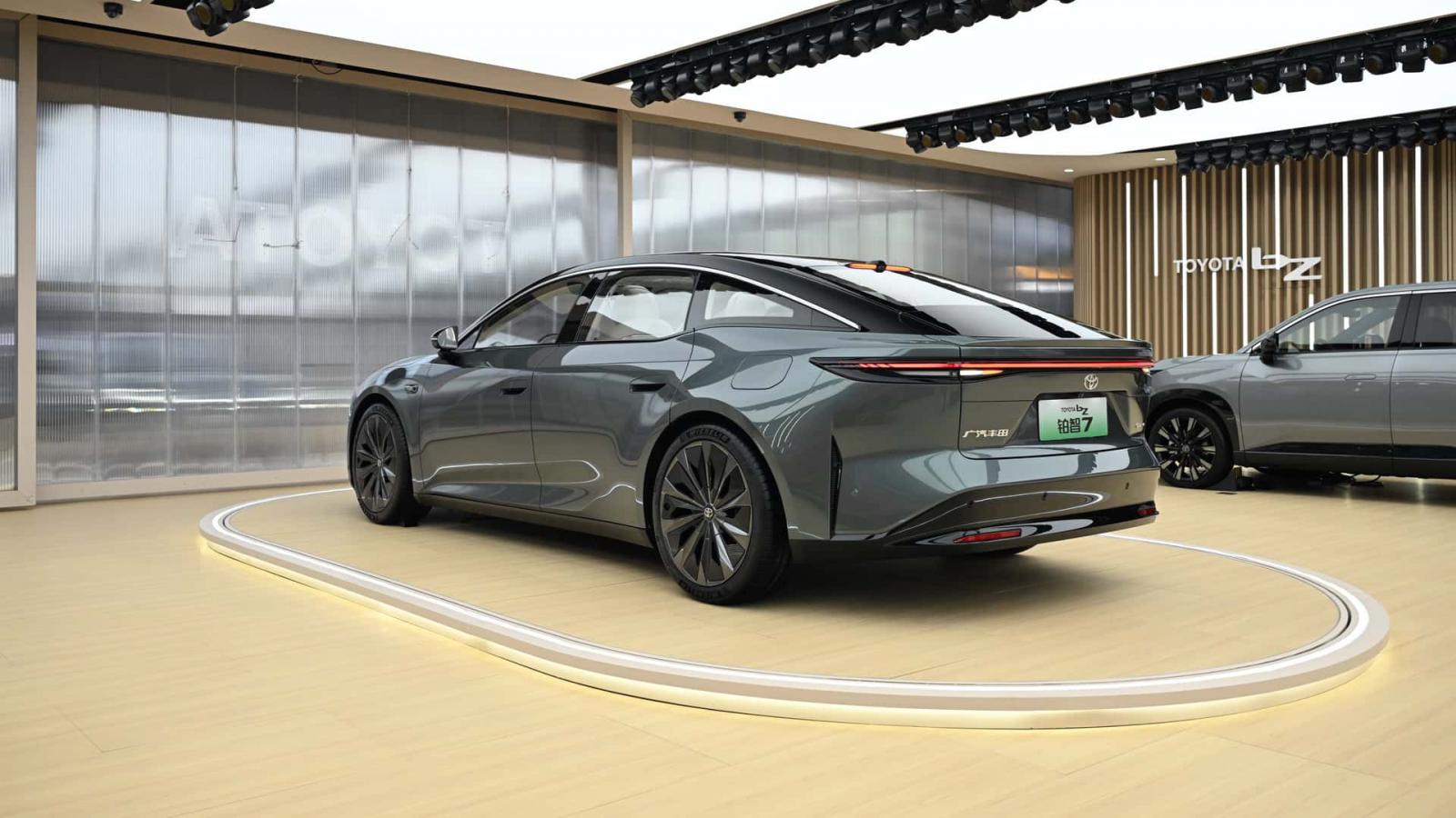 Το bZ7 είναι η ηλεκτρική ναυαρχίδα της Toyota!